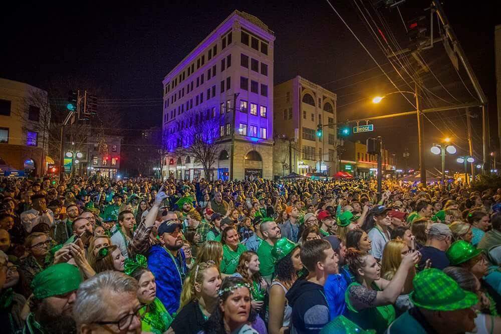 Hot Springs crowd